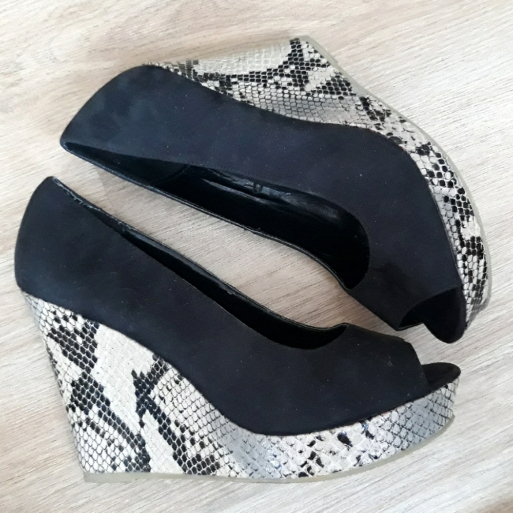 1990's Express Faux Snake Skin Open Toe Wedge Heels - Size 10 Black Suede Shoes - Picture 1 of 15